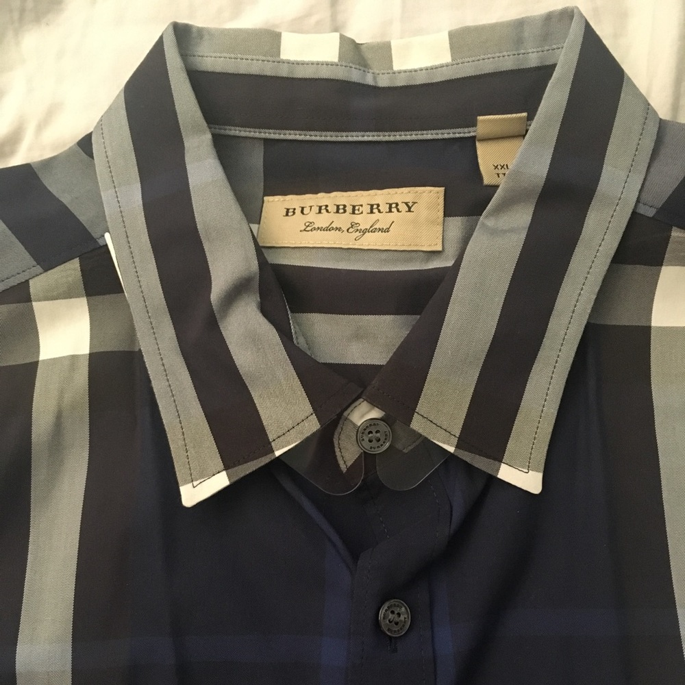 Like New! Burberry plaid dress shirt